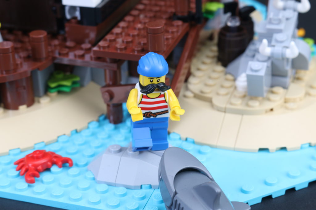 LEGO Ideas 21322 Pirates of Barracuda Bay review 4