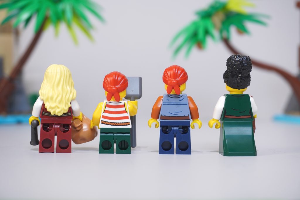 LEGO Bricklink Designer Program The Thieves of Tortuga review 47 1024x683