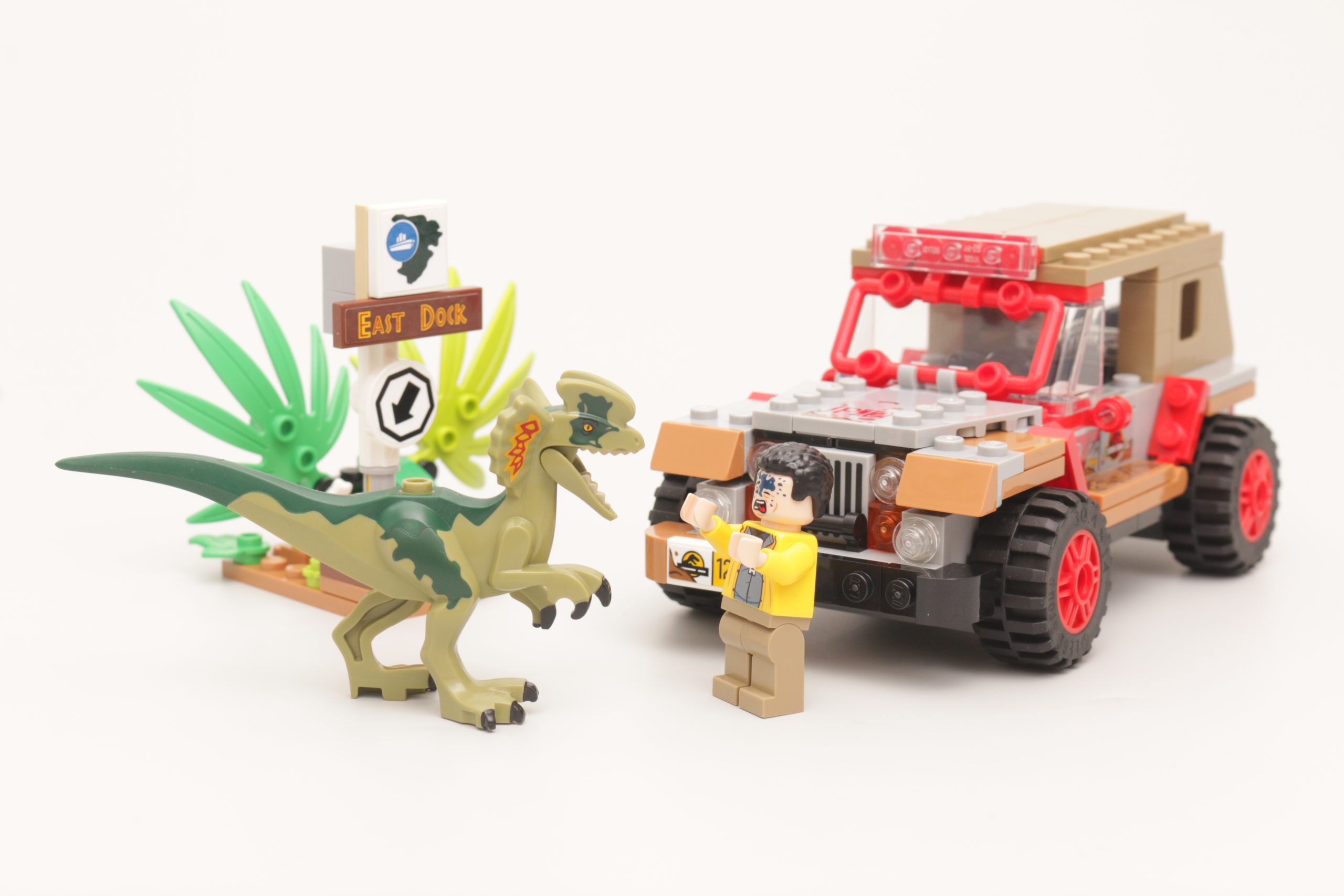 LEGO Jurassic Park 76958 Dilophosaurus Ambush review 2 scaled