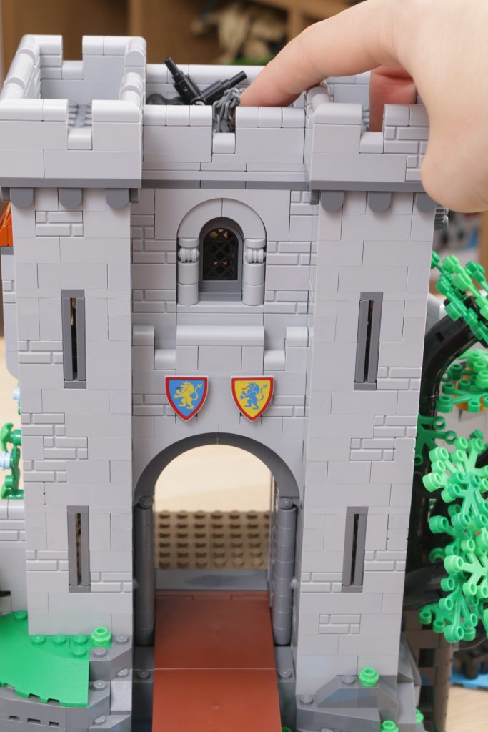 LEGO ICONS 10305 Lion Knights Castle review 66 683x1024