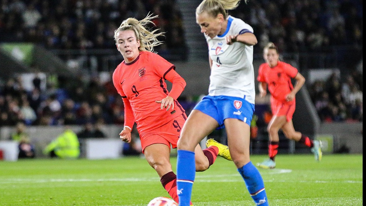 England star Lauren Hemp is building LEGO at the World Cup – but now has a ‘problem’