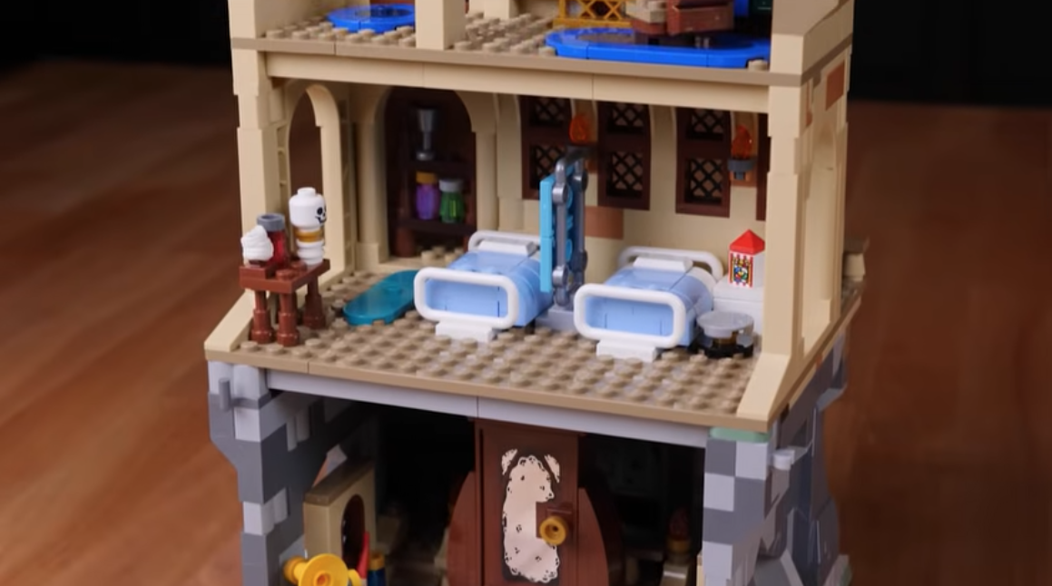 LEGO Harry Potter 76463 Hogwarts Castle Hospital Wing 2