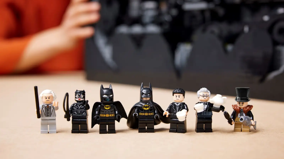 How do the LEGO Batman Returns minifigures stack up to their movie counterparts?
