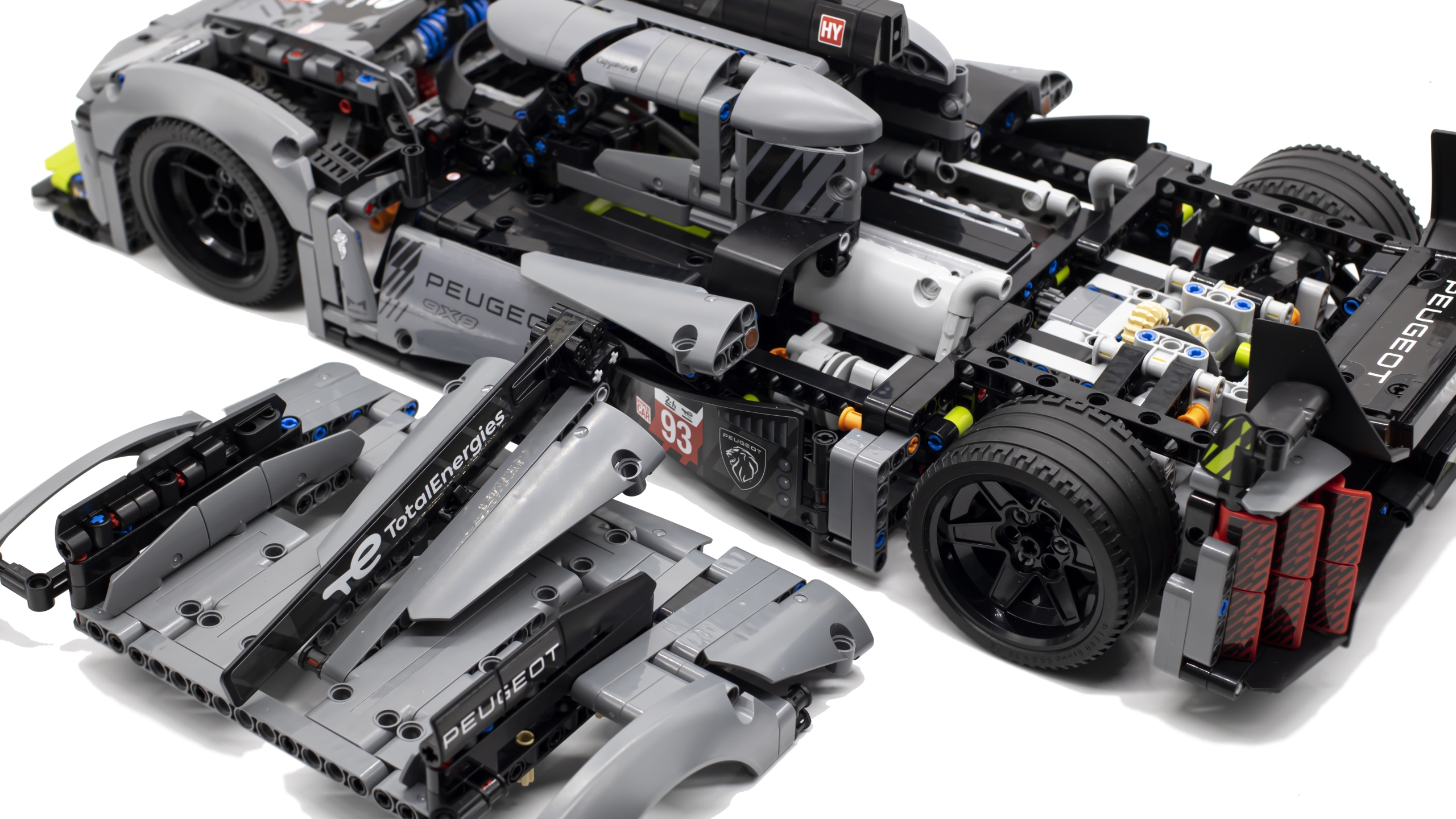 LEGO Technic 42156 PEUGEOT 9X8 24H Le Mans Hybrid Hypercar 16 scaled