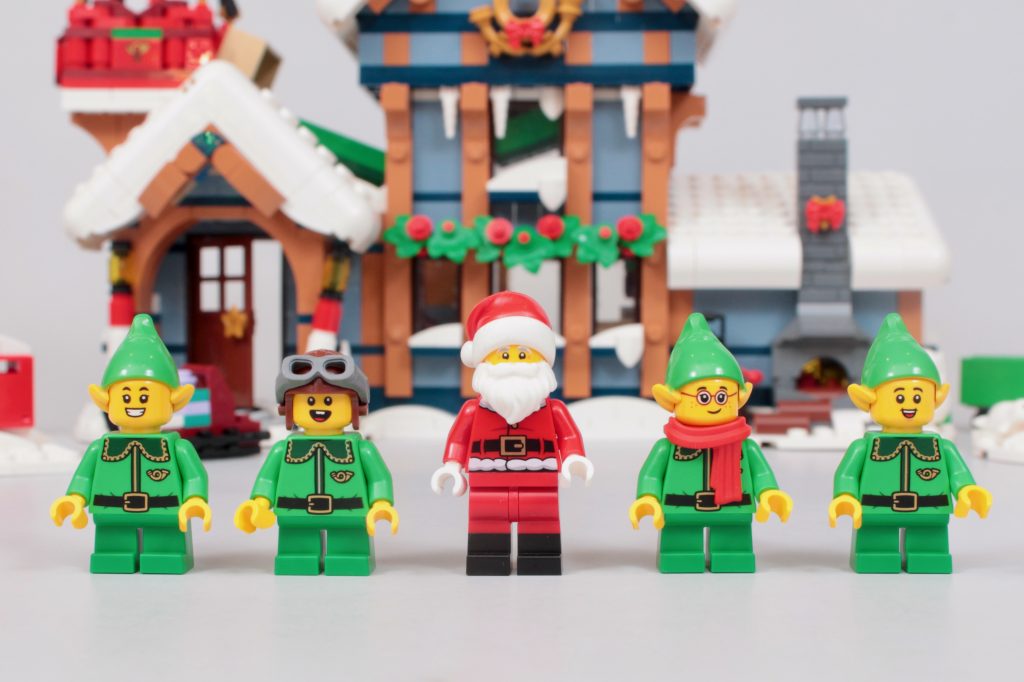 LEGO Winter Village 10339 Santas Post Office review 39 1024x682