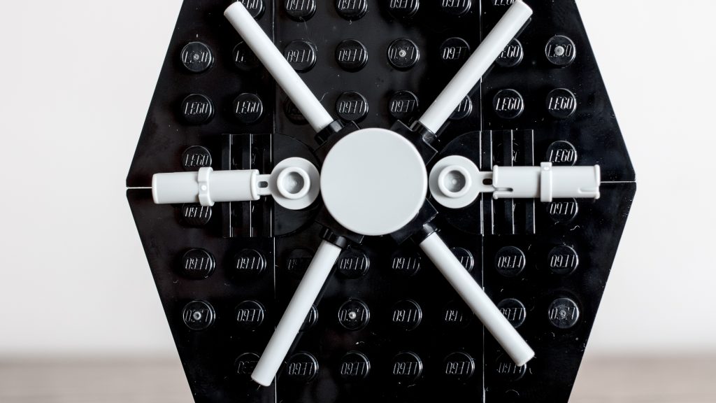 LEGO Star Wars 40771 TIE Fighter with Imperial Hanger Rack 4 1024x576