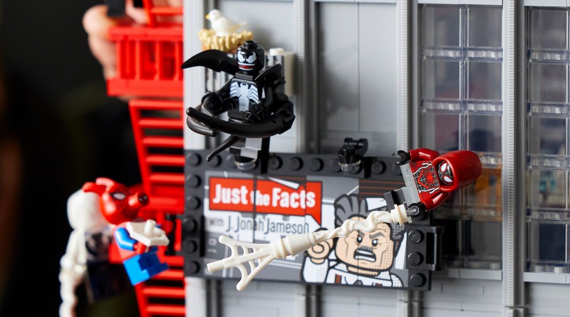Which characters are missing from LEGO Marvel 76178 Daily Bugle?