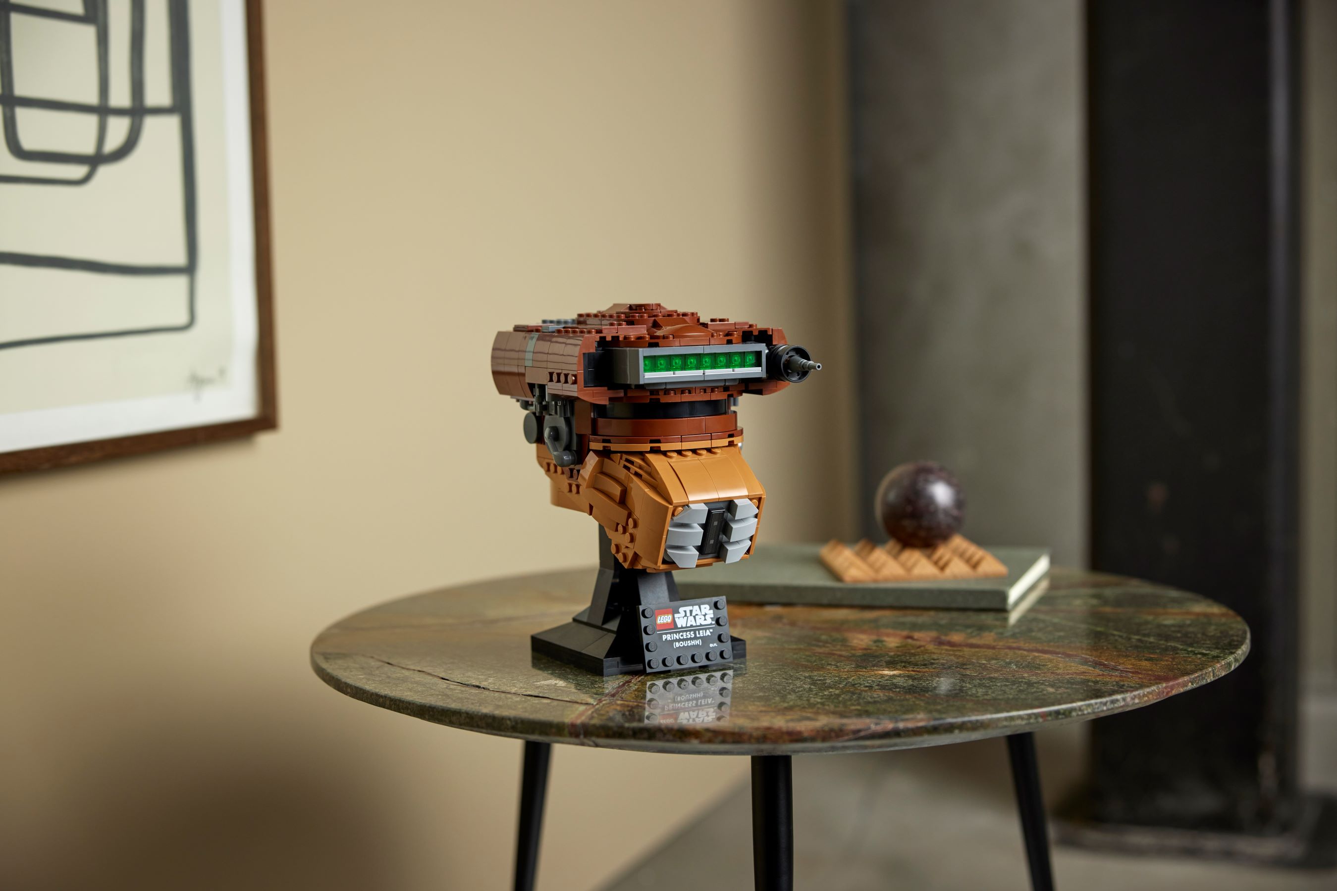 Only one other LEGO Star Wars set has featured Princess Leia (Boushh) to date