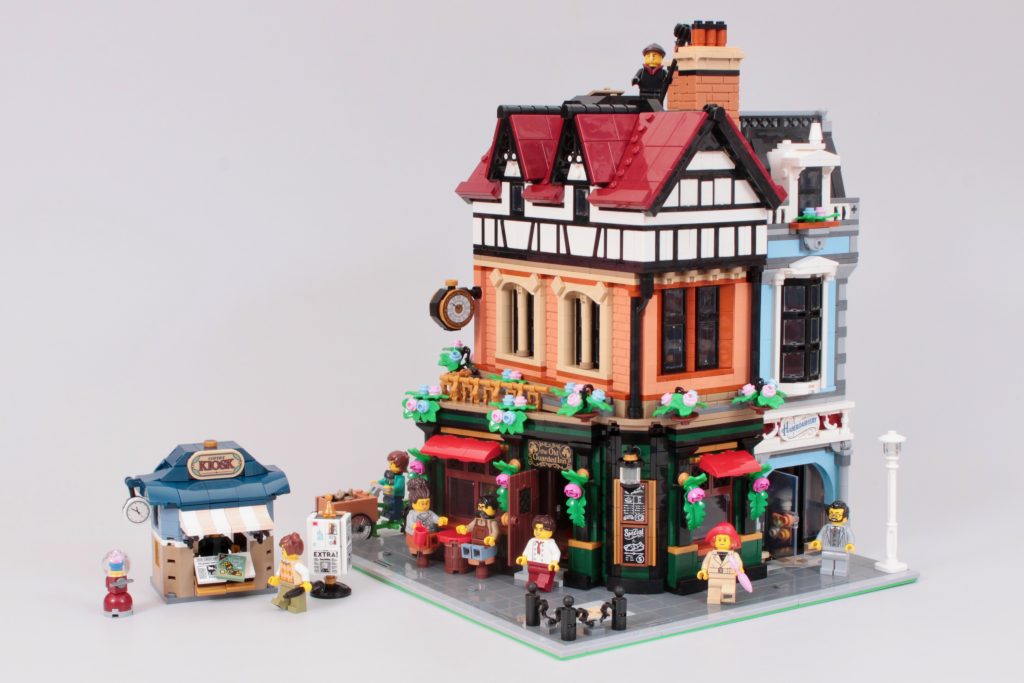 LEGO Icons 40757 Corner Kiosk review 1 1024x683