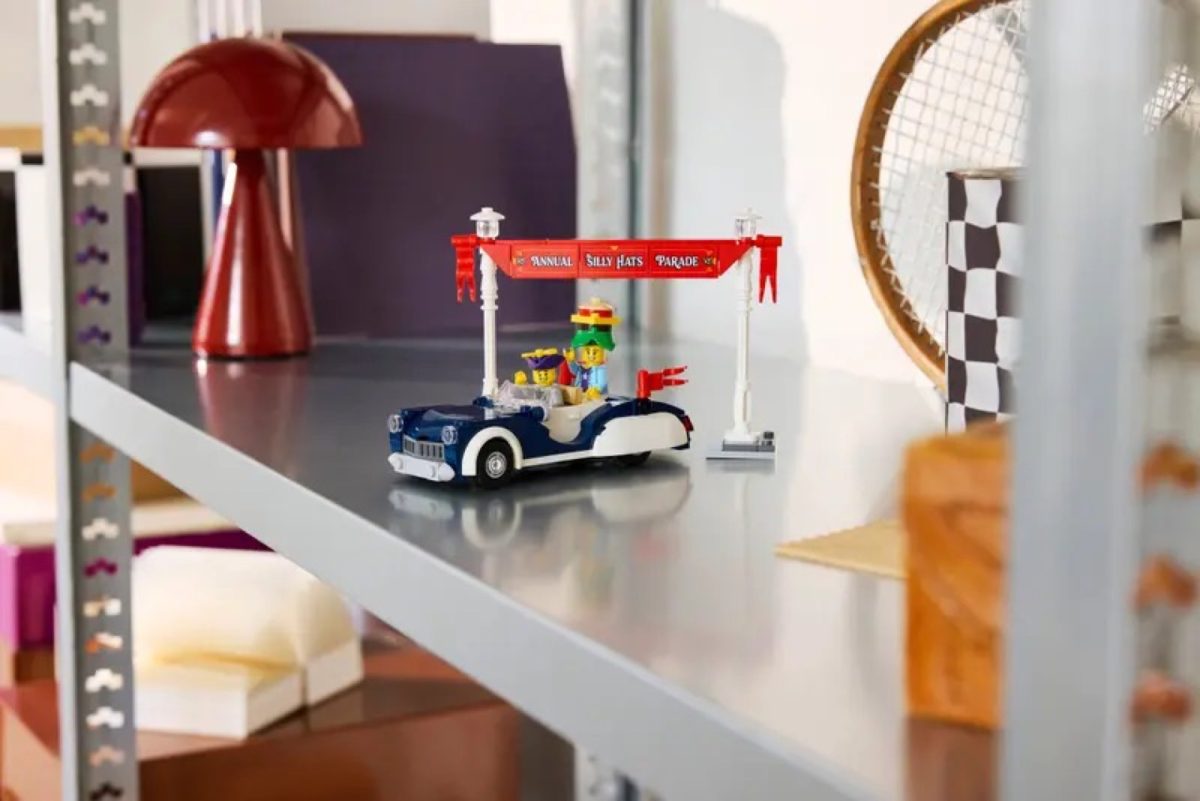 LEGO 40913 Vintage Parade Car Lifestyle 3 1200x801