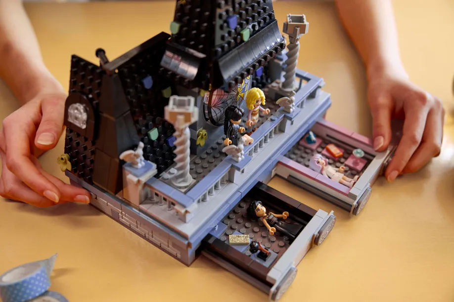 LEGO Wednesday 76781 Wednesday Enids Dorm Room 13