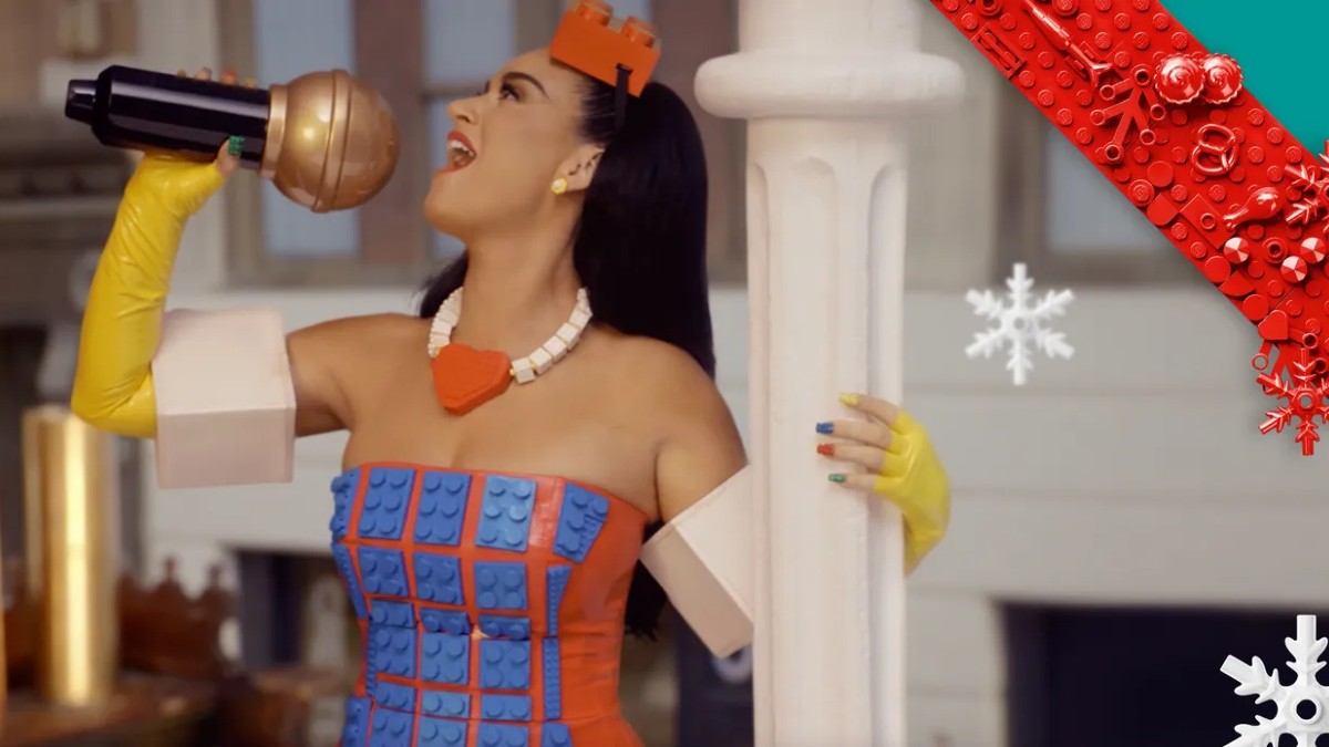 LEGO is creating a MCU-style universe with its Christmas ads