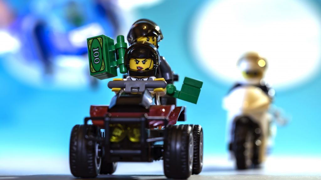 LEGO City 60208 Sky Police Parachute Arrest review