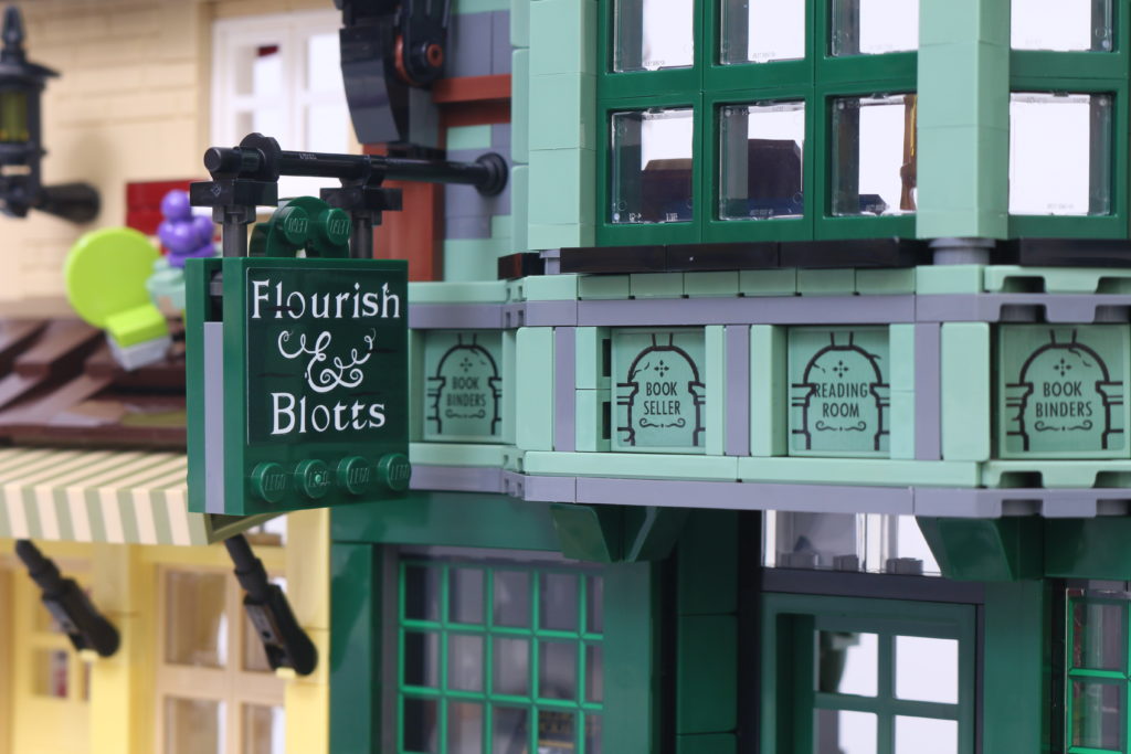 LEGO Harry Potter 75978 Diagon Alley review 46