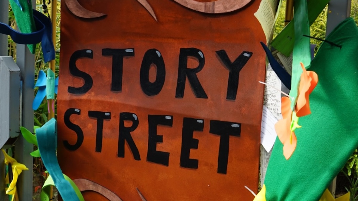 LEGO donates 20,000 bricks to transform London alley into playground