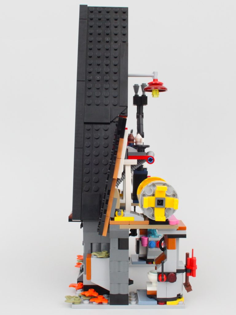 lego despicable me 4 75583 Minions And Grus Family Mansion review 34 768x1024