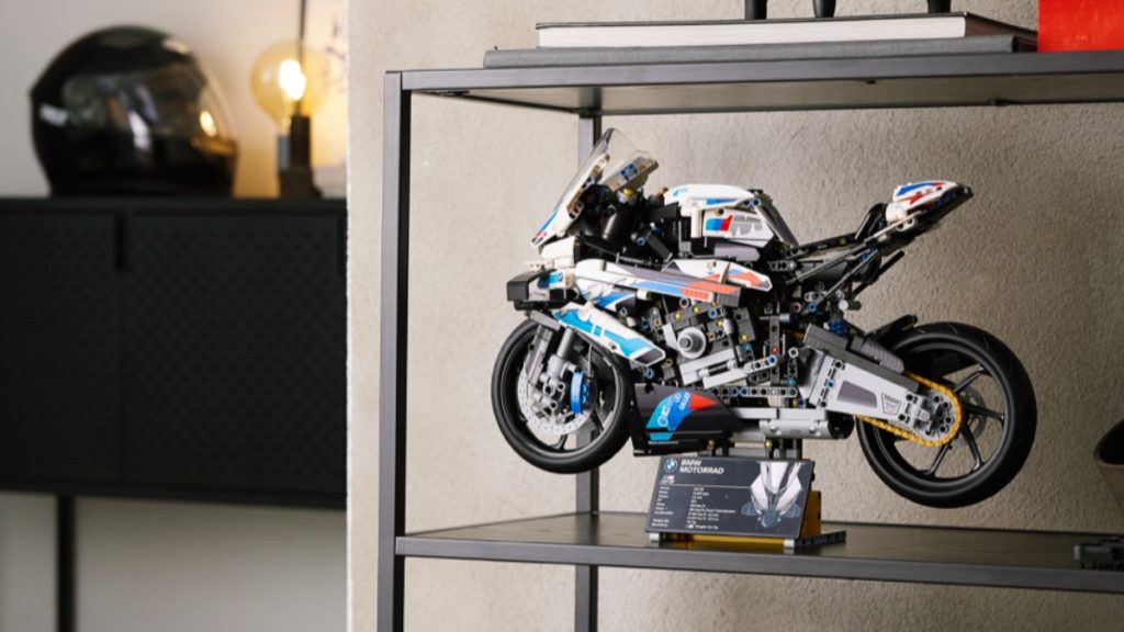 LEGO Technic 42130 BMW M 1000 RR 28 1024x576
