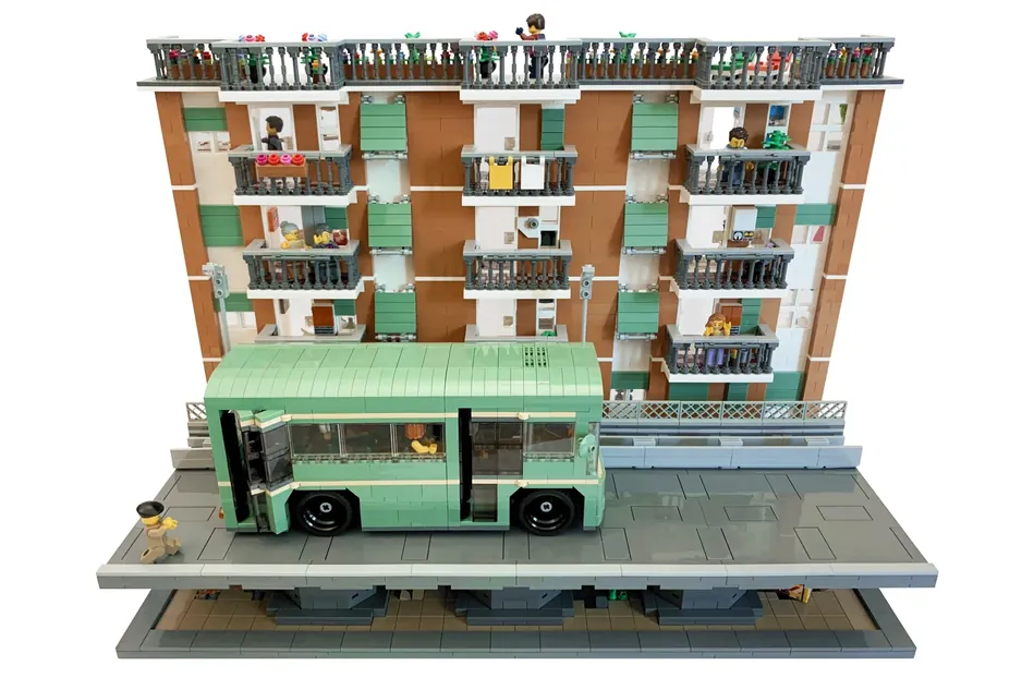 LEGO Ideas Fantozzi Takes The Bus On The Fly 3
