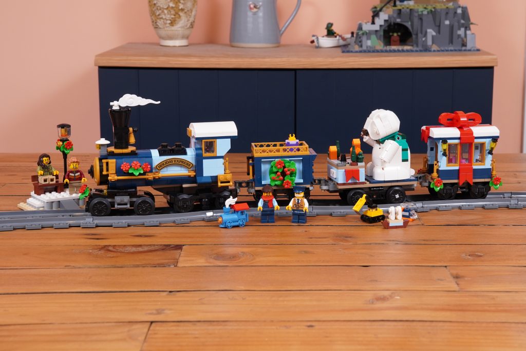 LEGO Winter Village 10361 Holiday Express Train review 2 1024x683