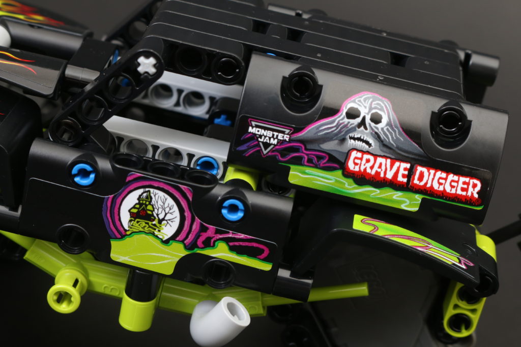 LEGO Technic 42118 Monster Jam Grave Digger review 11