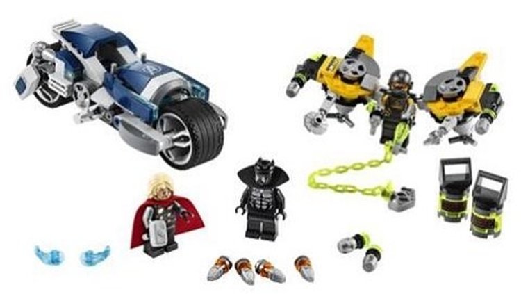 LEGO-Marvel-Avengers-76142-Avengers-Speeder-Bike-Attack-2