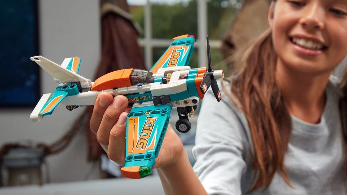 The latest LEGO Ideas activity wants you to reach for the skies