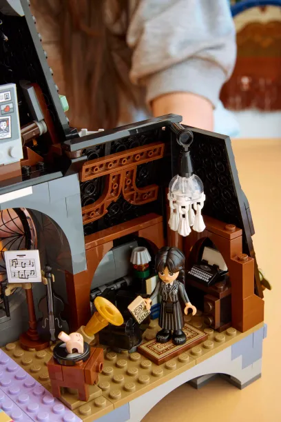 LEGO Wednesday 76781 Wednesday Enids Dorm Room 11