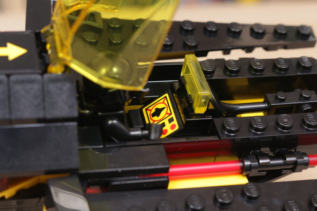LEGO Space 40580 Blacktron Cruiser gift with purchase review 8 1024x683