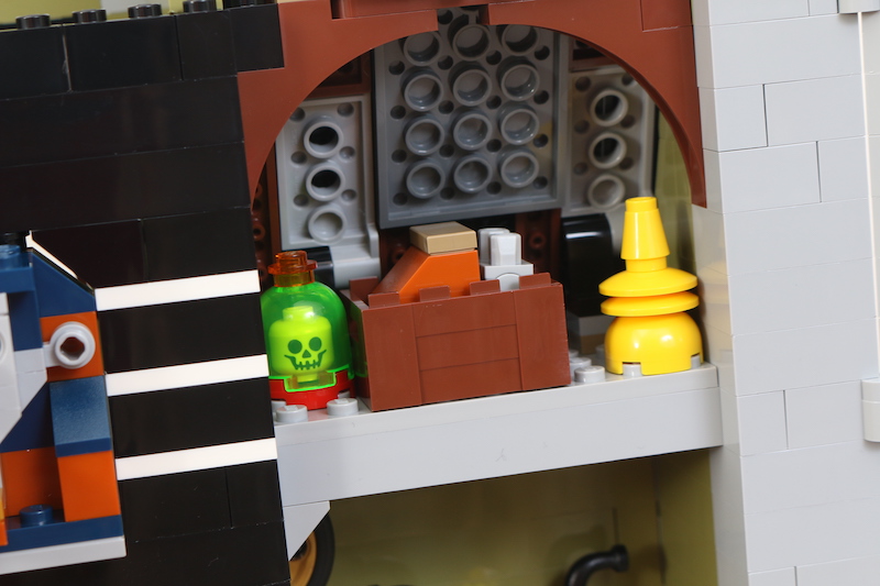 LEGO Fairground Collection 10273 Haunted House