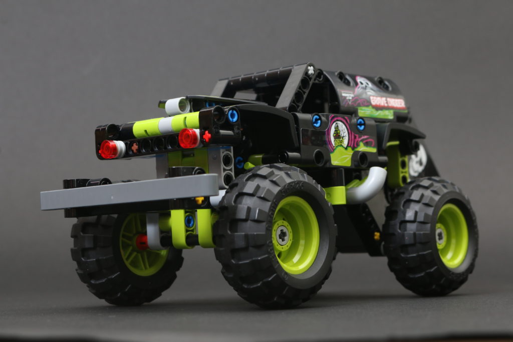 LEGO Technic 42118 Monster Jam Grave Digger review 12