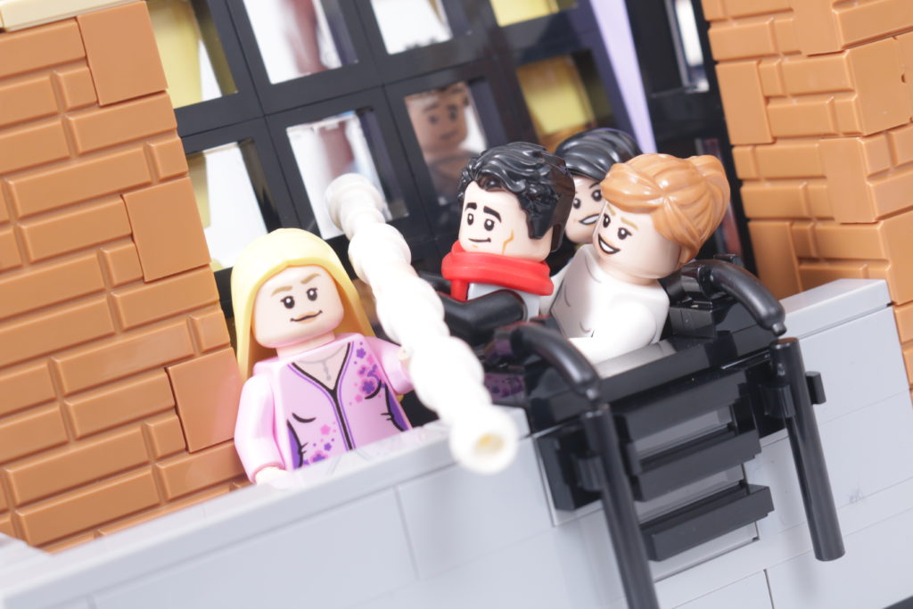 LEGO Creator Expert 10292 Friends Apartments review 45