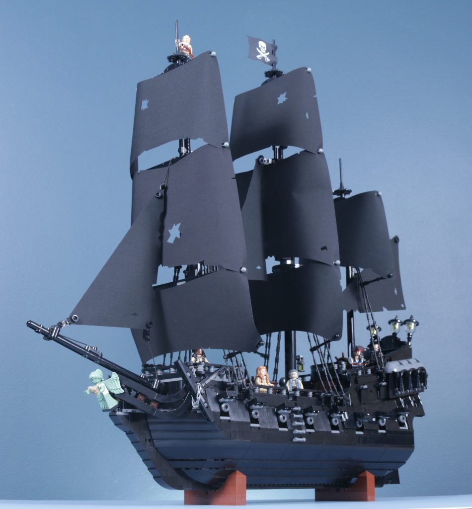 LEGO Icons 10365 Captain Jack Sparrows Pirate Ship review 3 950x1024